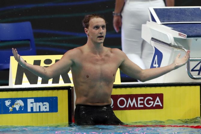 Australia's Elijah Winnington celebrates winning the men's 400m freestyle final.