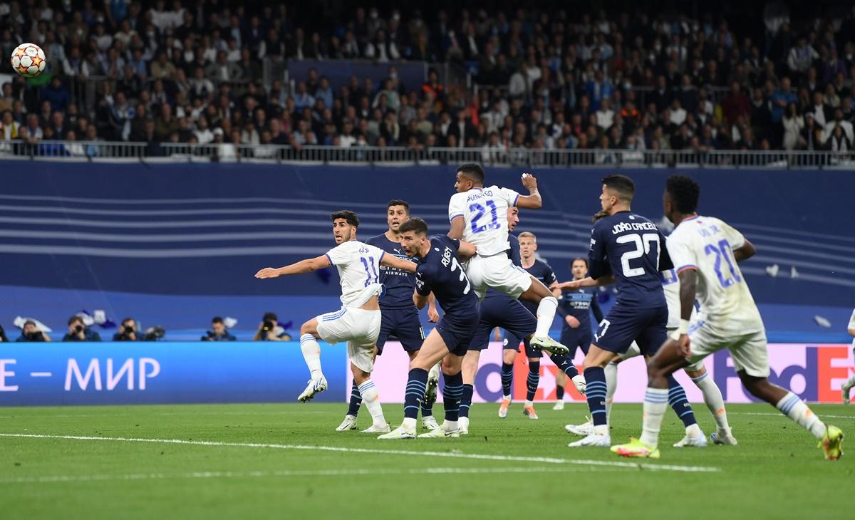 Rodrygo scores with a header to put Real Madrid ahead in the second leg.