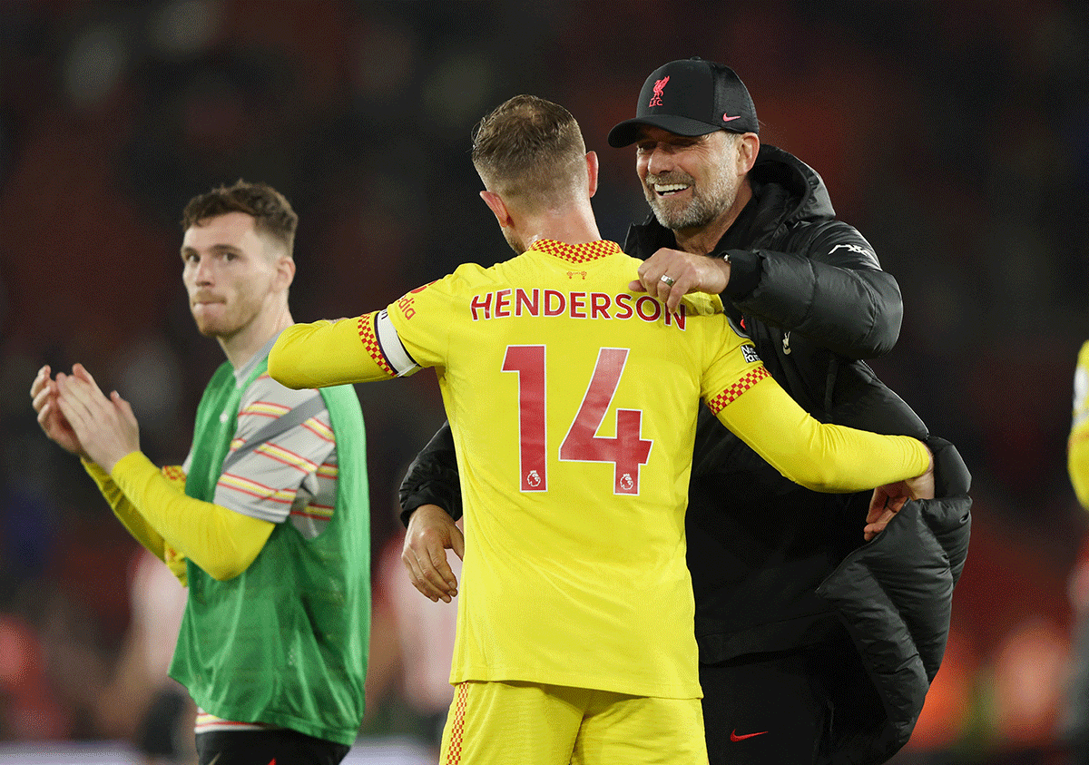 Liverpool manager Juergen Klopp celebrates with Jordan Henderson after the match