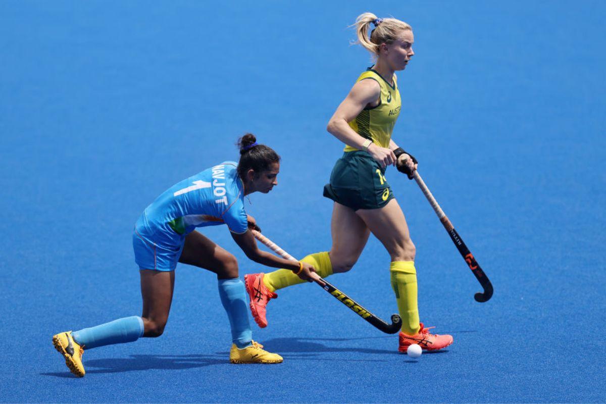 Navjot Kaur of Team India passes the ball