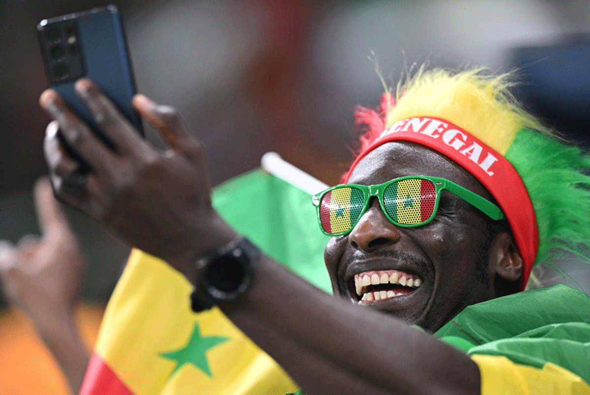 A senegalese fan takes a selfie