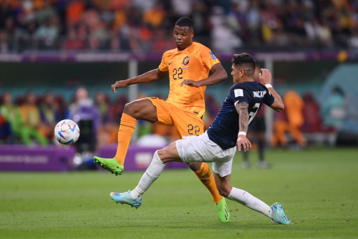 Denzel Dumfries of Netherlands battles for possession with Piero Hincapie of Ecuador