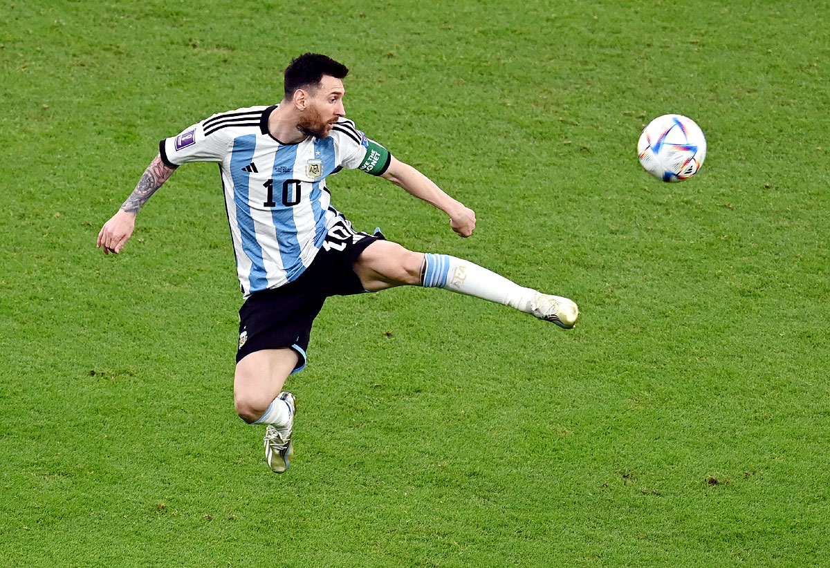 Fifa World Cup Messi Keeps Dream Alive With Magic Strike Rediff Sports 8691