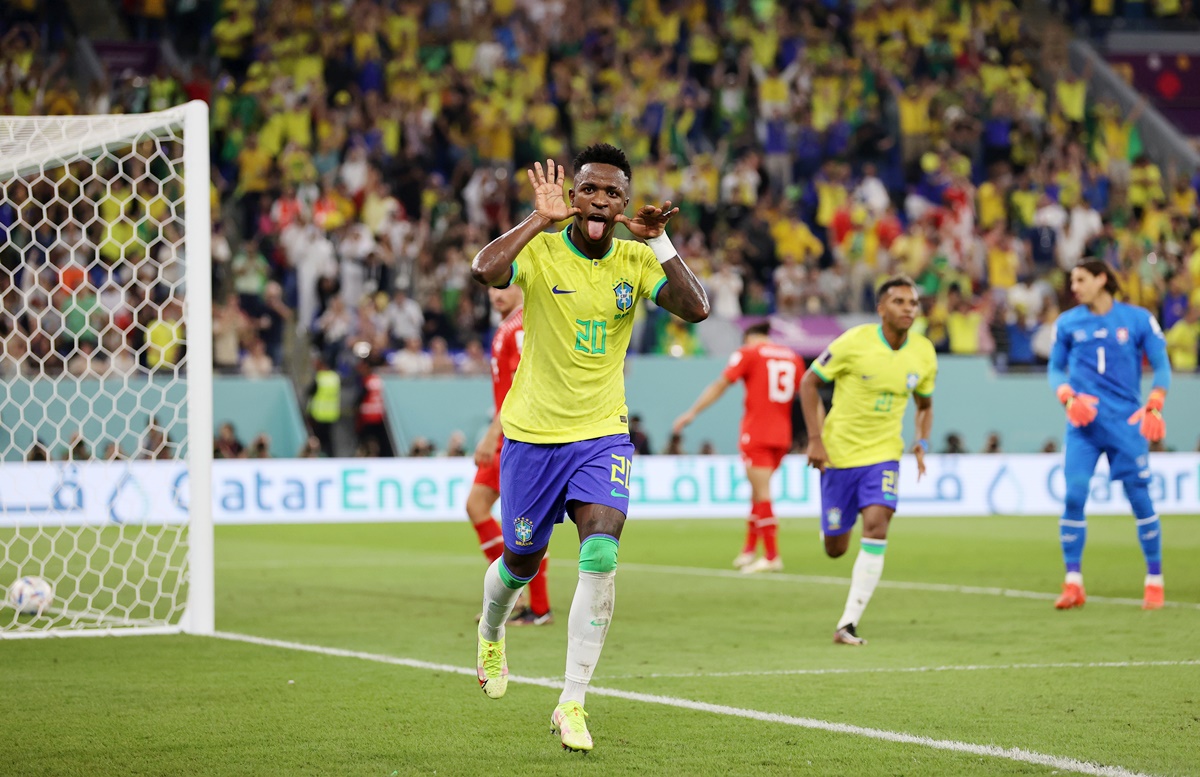 Casemiro magic sends Brazil through as Vini shines