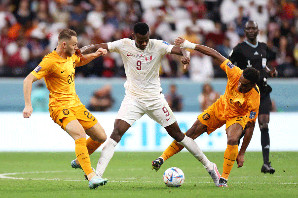 Qatar's Mohammed Muntari controls the ball under pressure of Dutchmen Jurrien Timber and Teun Koopmeiners  
