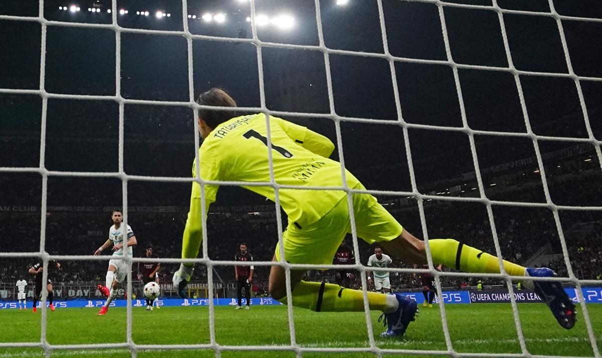 Jorginho scores from the penalty spot past AC Milan goalkeeper Ciprian Tatarusanu to put Chelsea ahead in the match.