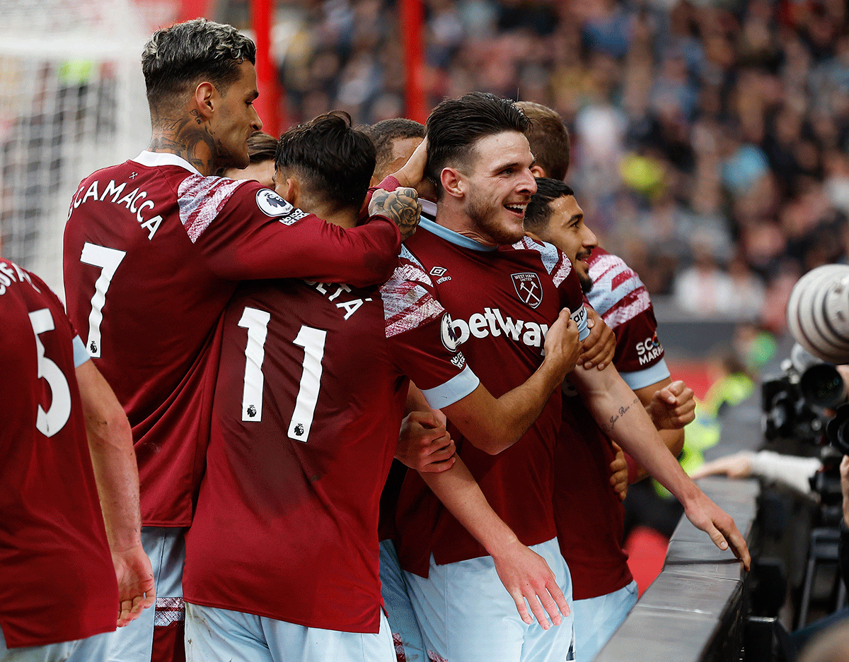 West Ham United's Declan Rice celebrates with teammates on scoring their first goal against Southampton at St Mary's Stadium, Southampton 