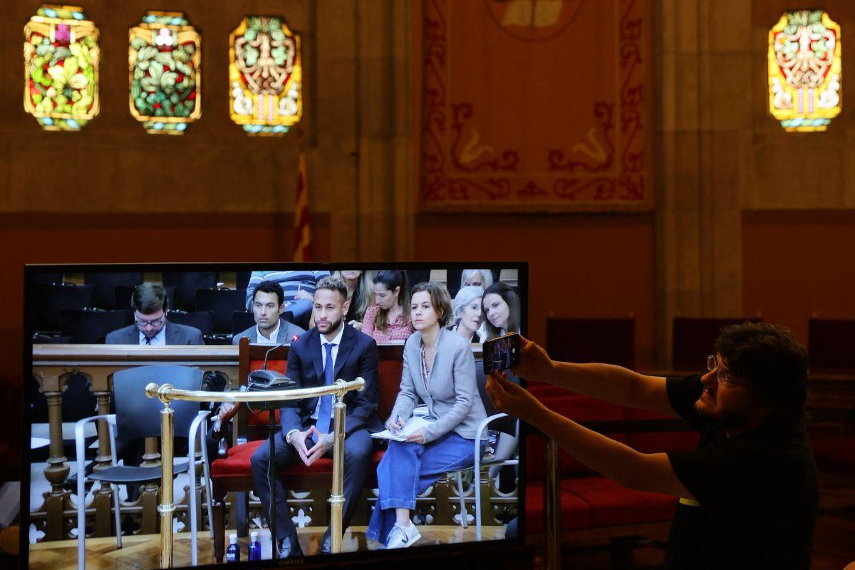 Neymar on a television in the court