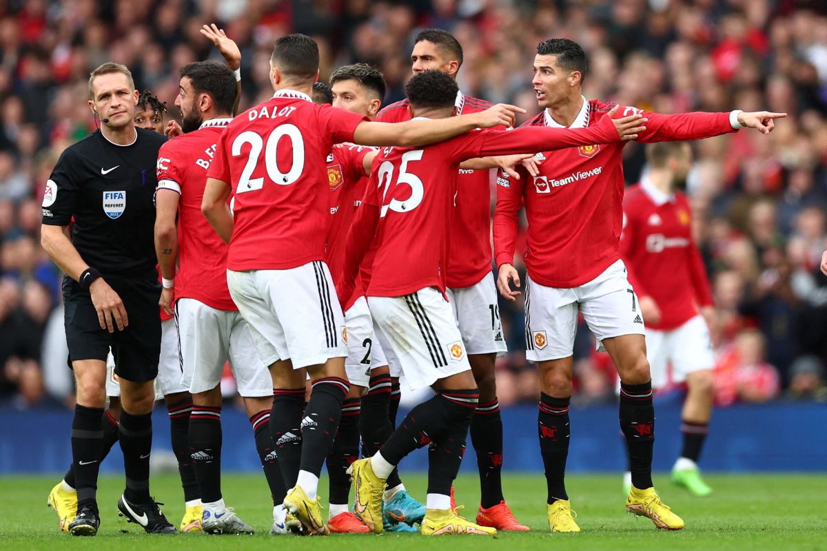 Manchester United's Cristiano Ronaldo and teammates reacts after a goal he scored is disallowed