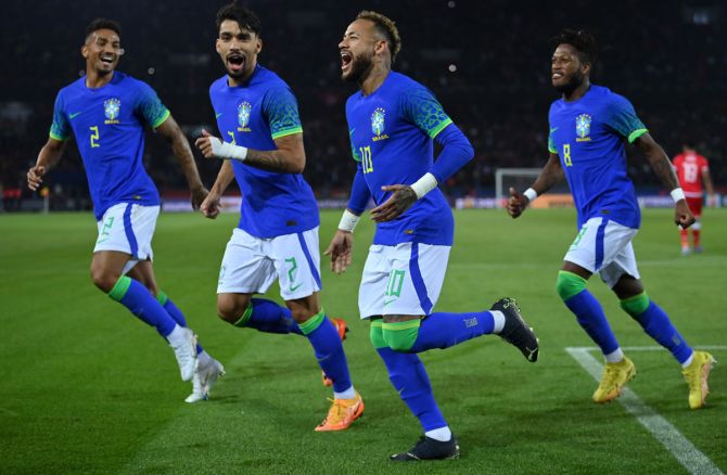 Neymar celebrates scoring a goal with his Brazil team-mates during the international friendly match against Tunisia in Paris on September 27, 2022