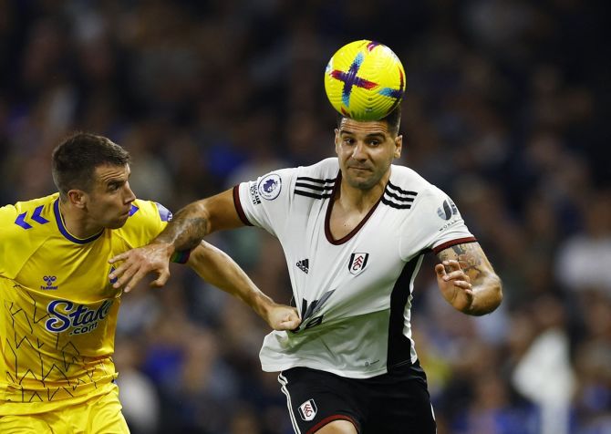 Fulham's in-form striker Aleksandar Mitrovic had 10 attempts but could not add to his tally of nine goals this season as Everton hung on for a point at Craven Cottage, London.