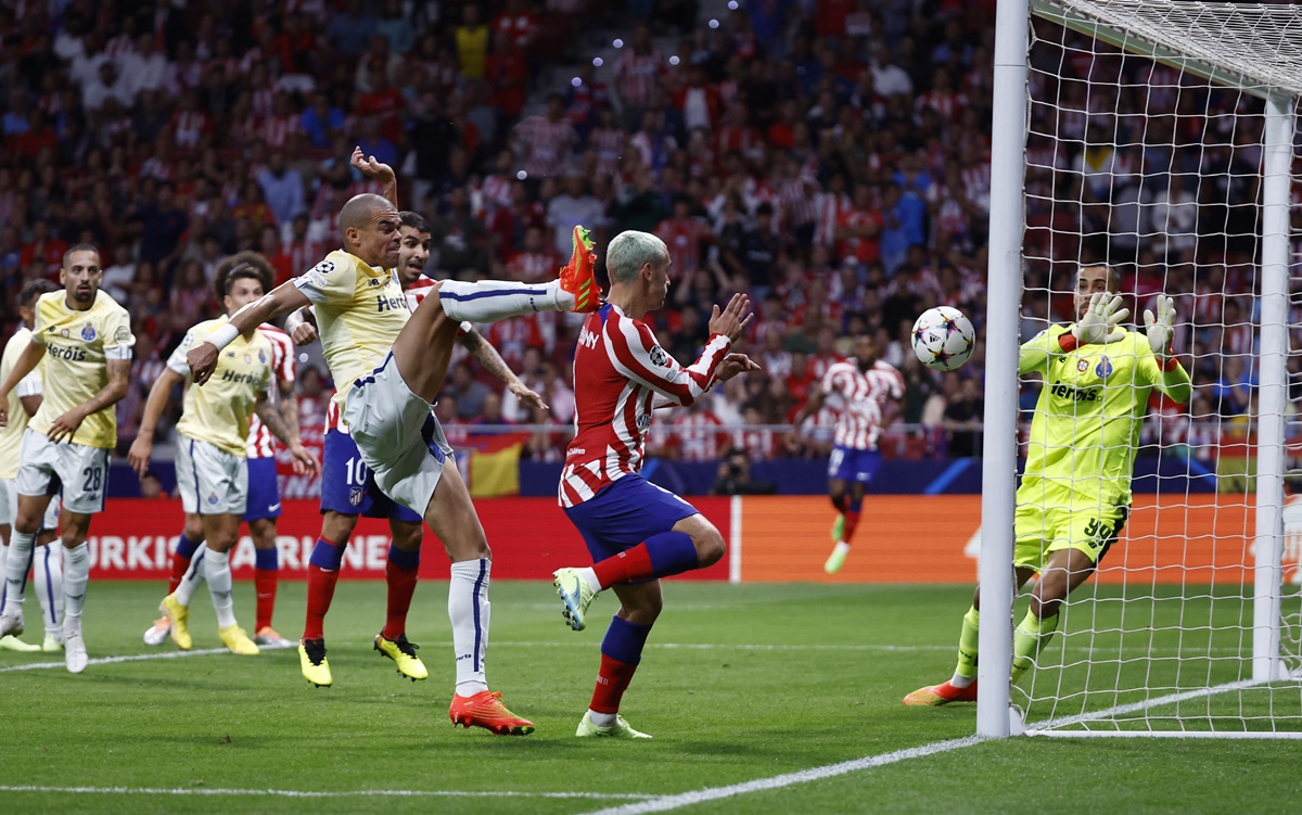 Antoine Griezmann scores Atletico Madrid's second goal in the Group B match against FC Porto, at Metropolitano, Madrid.