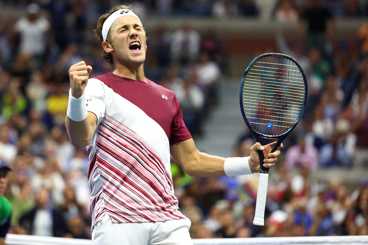 Casper Ruud reacts after winning the second set.