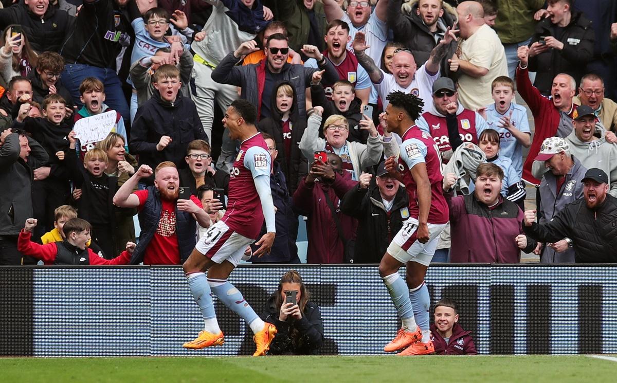 Ollie Watkins celebrates scoring Aston Villa's second goal with Jacob Ramsey during the Premier League match against Newcastle United at Villa Park, Birmingham.