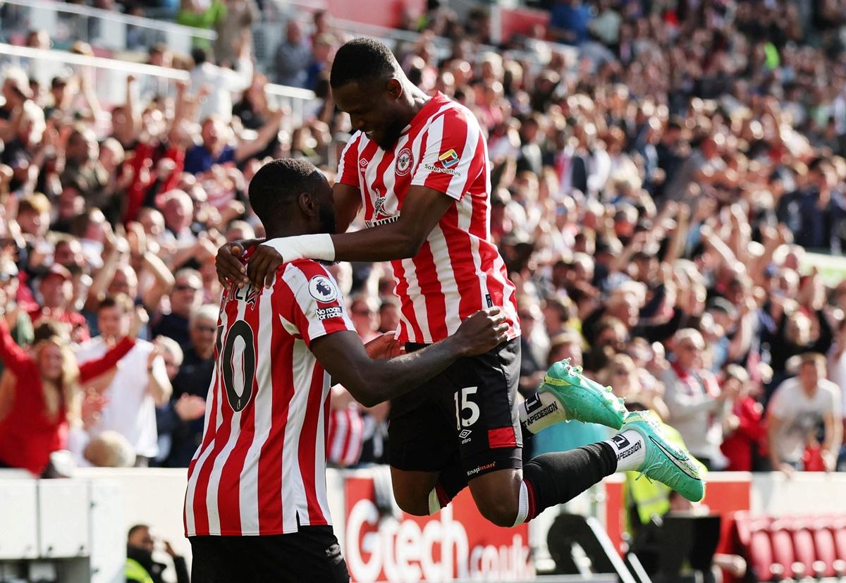 Josh Dasilva celebrates scoring Brentford's second goal with Frank Onyeka at the Brentford Community Stadium, London.