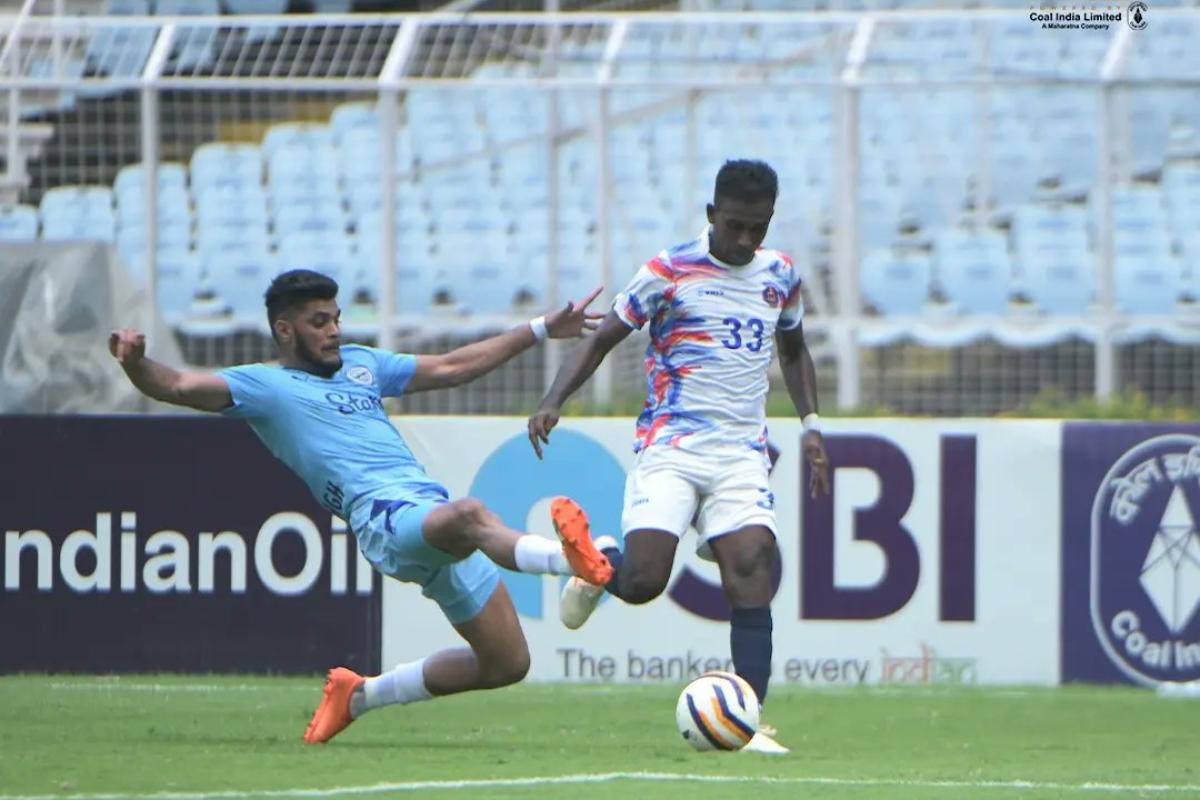 Action from the match between Mumbai Ciity FC and Indian Navy FT in Kolkata on Saturday