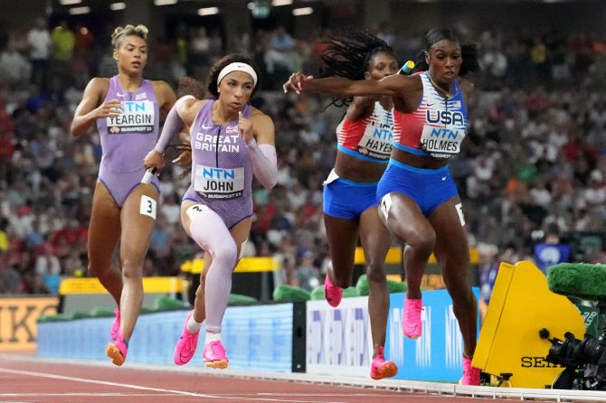  USA's Alexis Holmes fails to collect the baton from Quanera Hayes during heat 2 of the women's 4x400m relay on Saturday, August 26.