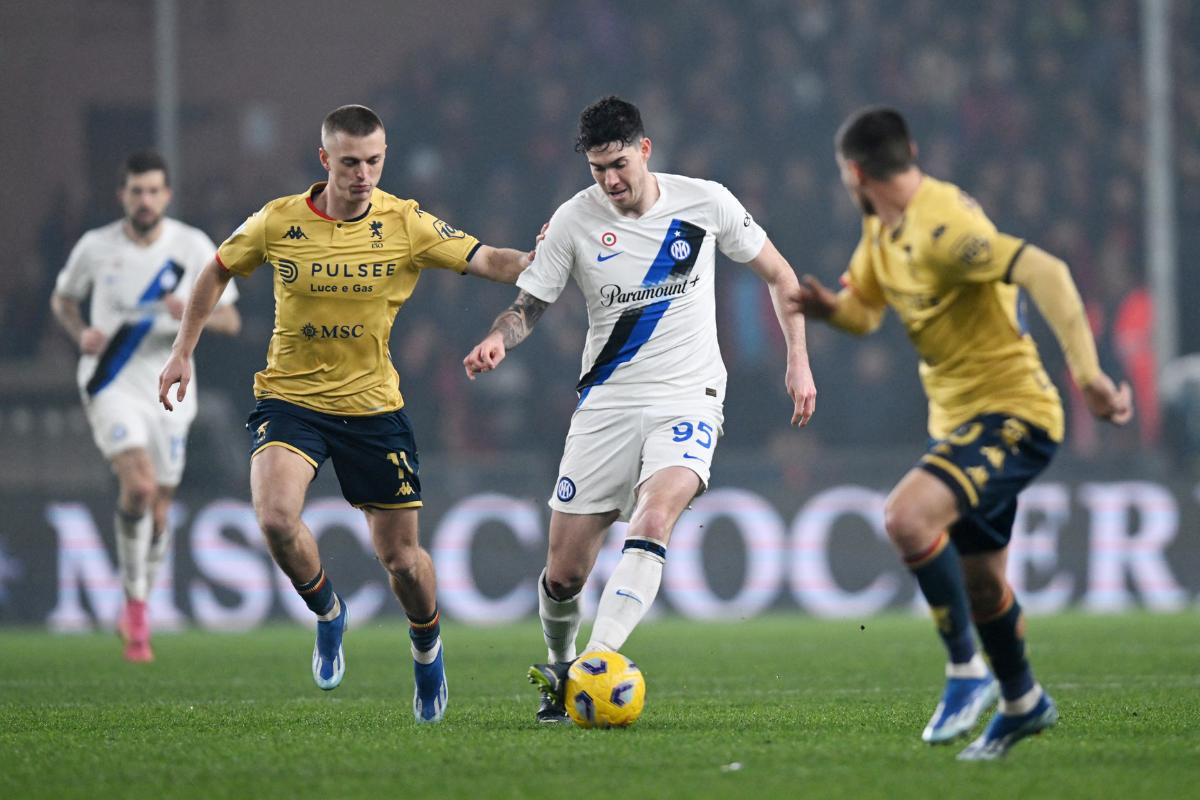 Genoa's Albert Gudmundsson in action with Inter Milan's Alessandro Bastoni during their match at Stadio Comunale Luigi Ferraris, Genoa, Italy on Friday 