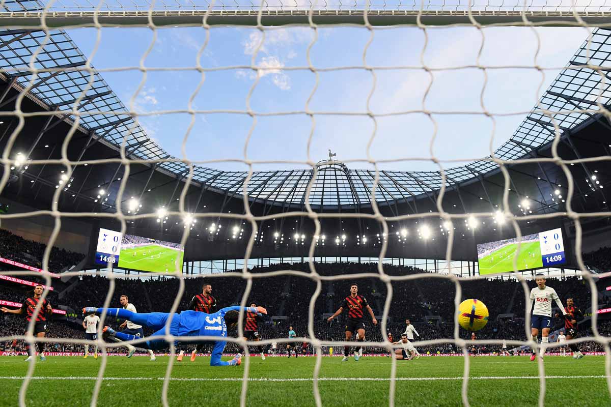 Keylor Navas shines on debut as Nottingham Forest beat relegation rivals  Leeds