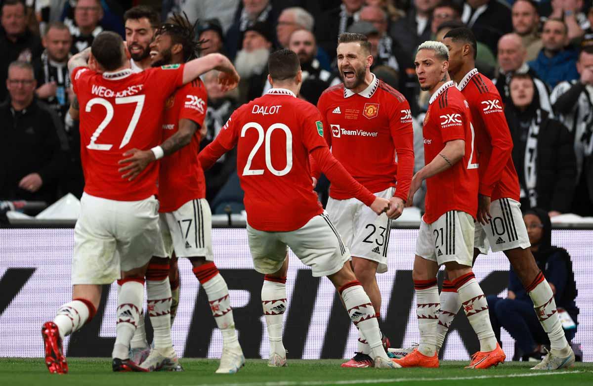 Manchester United win League Cup for first trophy in six years, Football