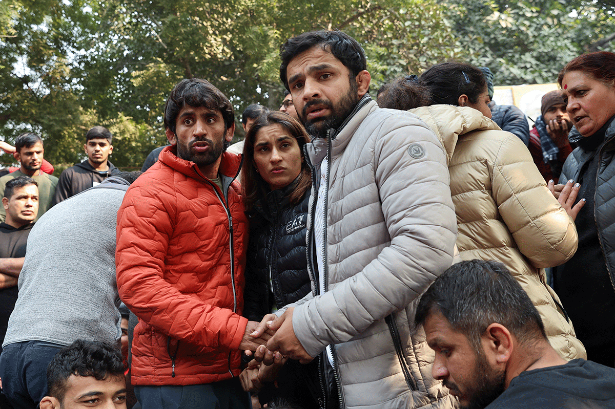  Bajrang Punia, Vinesh Phogat and other Indian wrestlers take part in a protest on Thursday