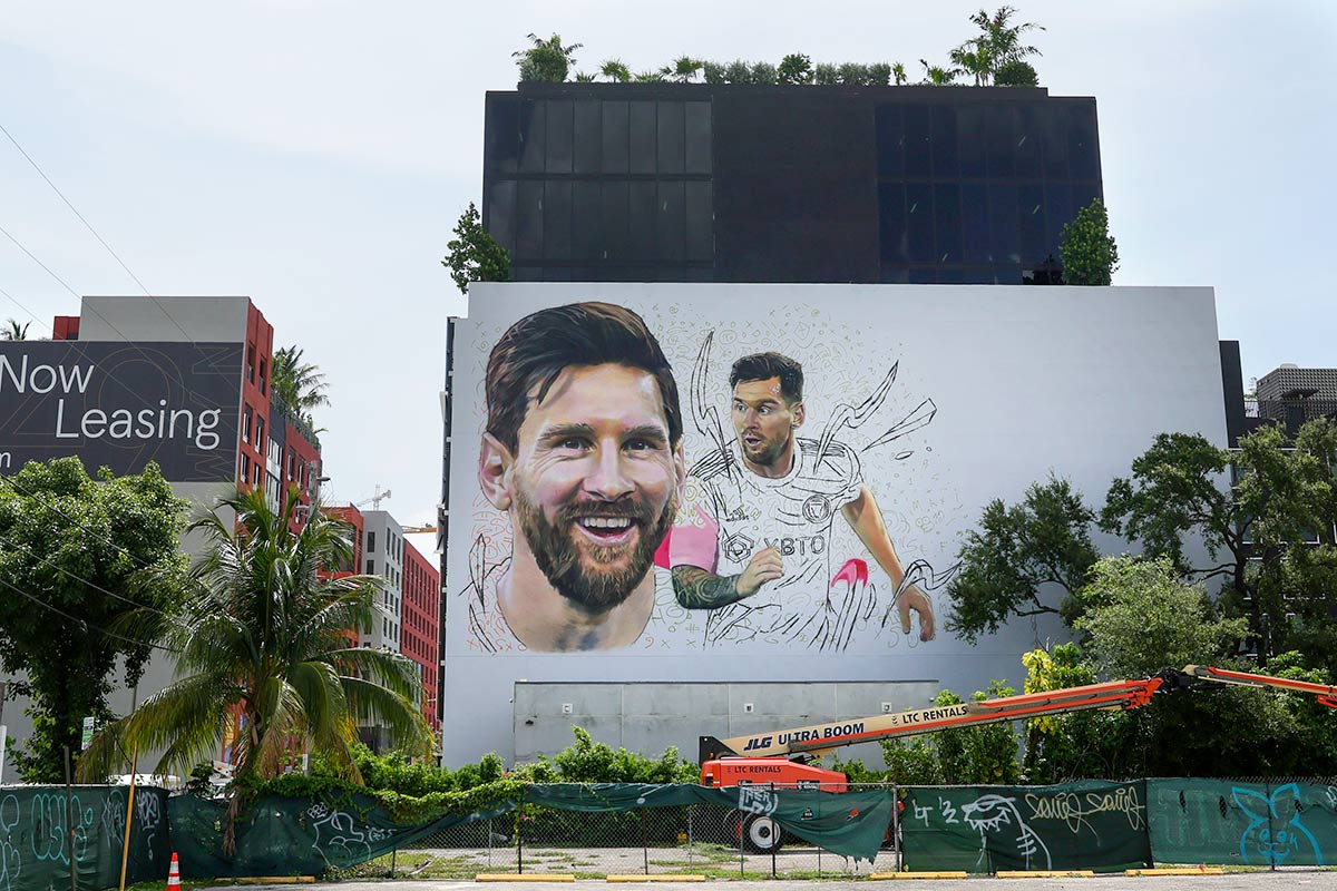 Messi Mania In Bejing! - Rediff.com