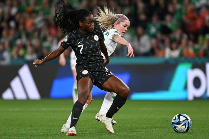 Nigeria's Toni Payne in action with Republic of Ireland's Denise O'Sullivan 