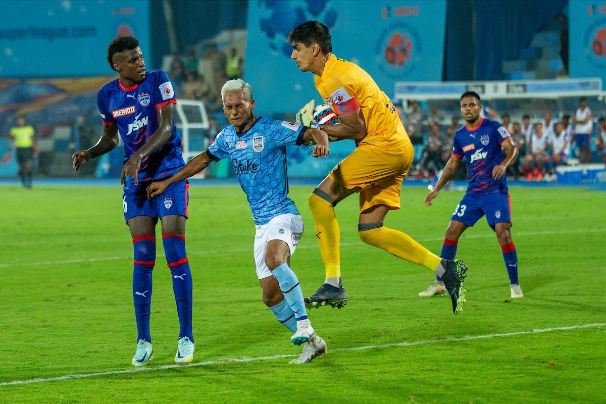 ISL Semifinal: Chhetri Strikes As BFC Go One Up On MCFC - Rediff Sports