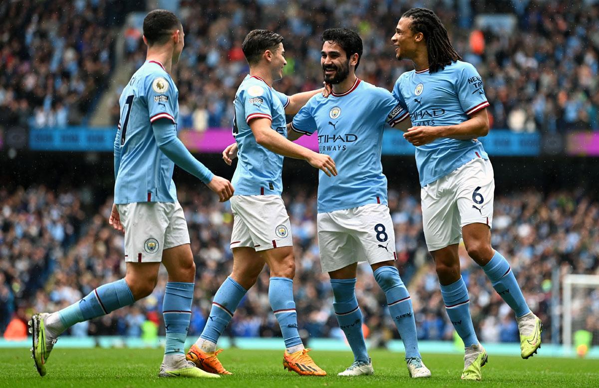 Man City score two late goals to snap losing run in 3-1 victory at