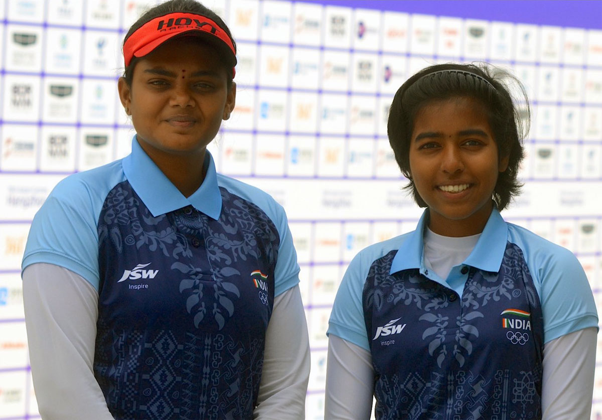 Jyothi Surekha Vennam, left, beat team-mate Aditi Swami in the semis to advance to the gold medal clash in the women's compound archery event at the Asian Games