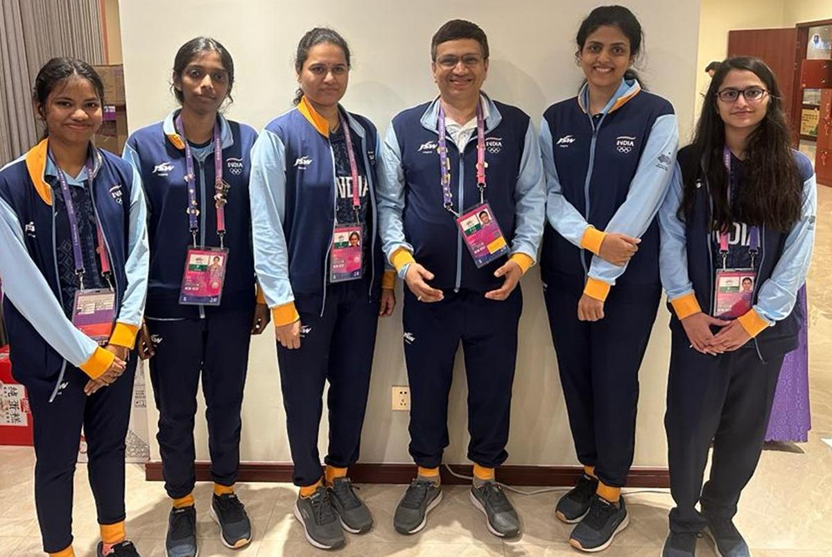 The Indian women's chess team of GM Harika Dronavalli, IM Vaishali Rameshbabu, IM Vantika Agrawal, WGM Savitha Shri Baskar, Koneru Humpy with coach N Srinath.