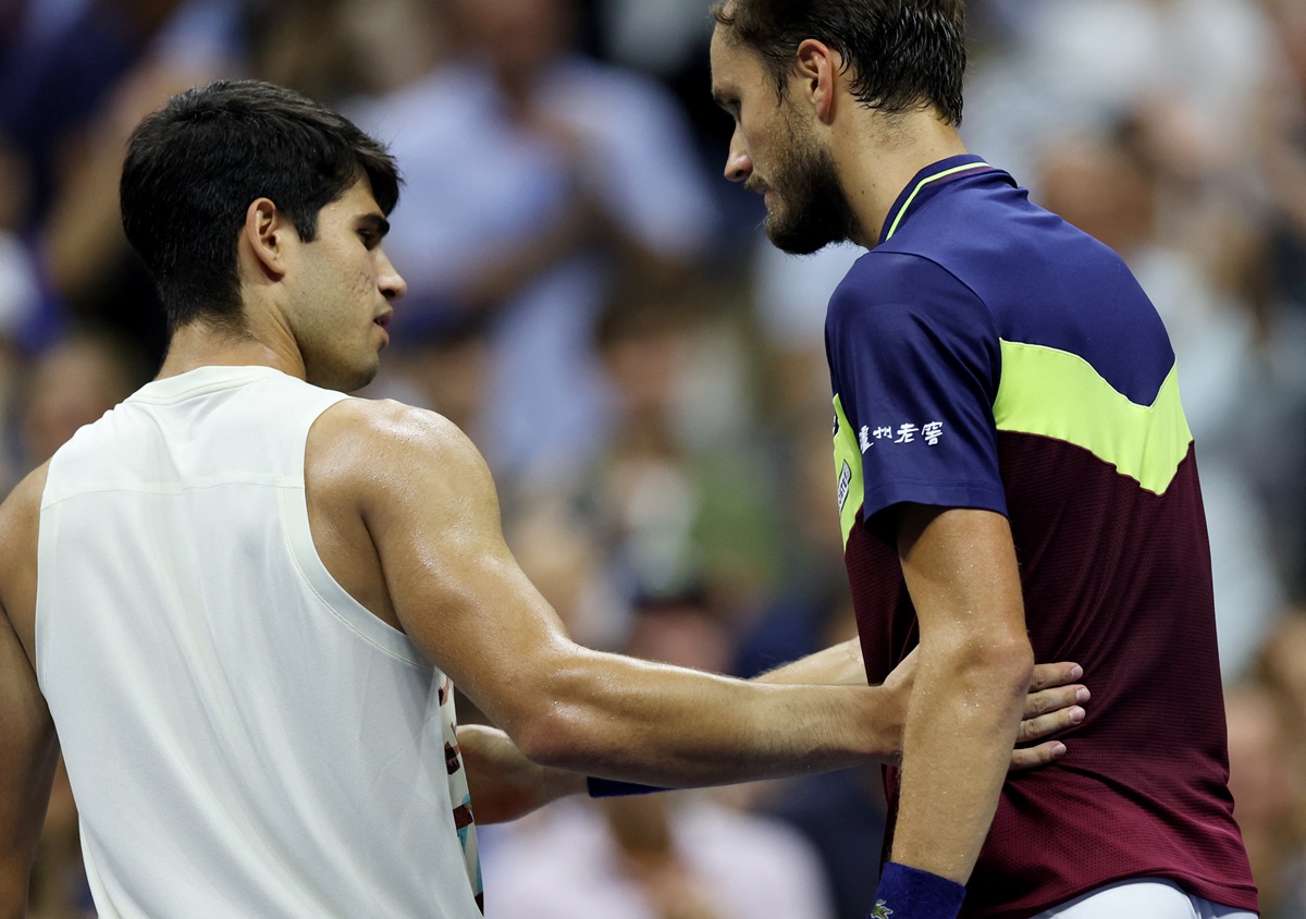 Daniil Medvedev and Carlos Alcaraz embrace after the semi-final.