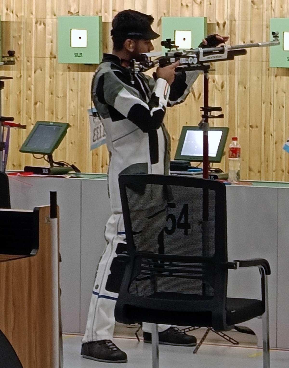 India wins gold in men's 10m air rifle team event