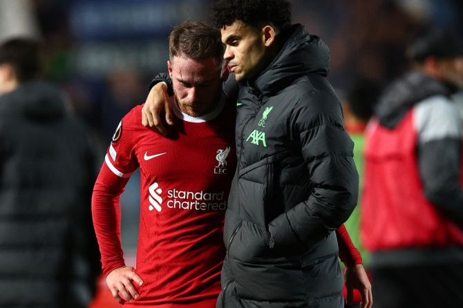 Liverpool's Alexis Mac Allister and Luis Diaz look dejected after the match against  Atalanta at Stadio Atleti Azzurri, Bergamo, Italy on Thursday 