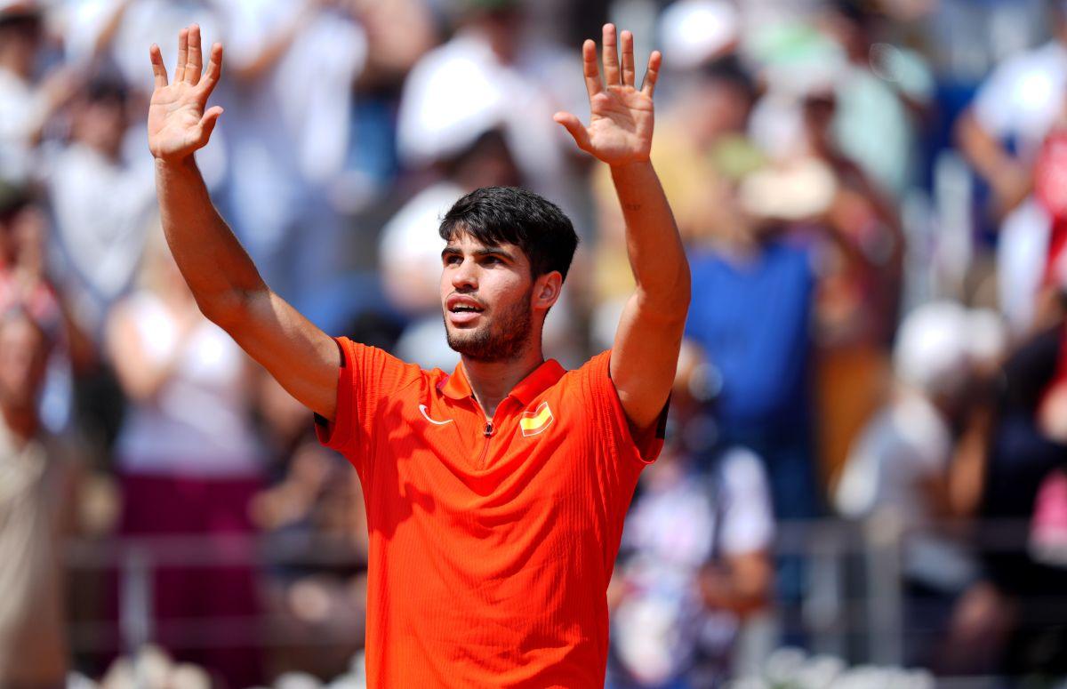 Spain's Carlos Alcaraz celebrates victory over France's Felix Auger-Aliassime in the Olympics men's singles tennis semi-finals at Roland Garros, Paris, on Friday.