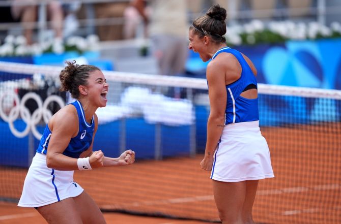 Jasmine Paolini and Sara Errani celebrate victory