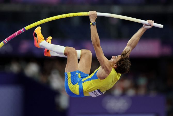 Mondo Duplantis attempts 6.00 metres