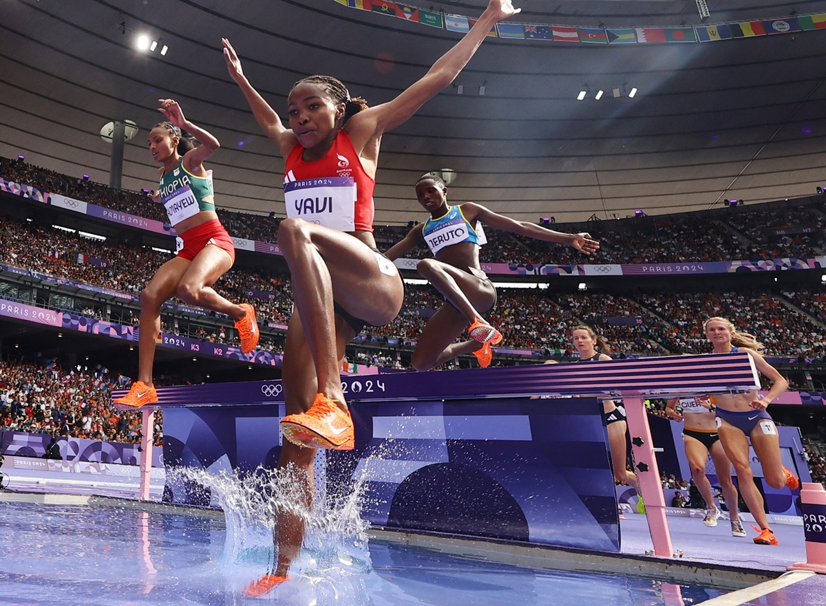 Yavi sets record in 3000m steeplechase