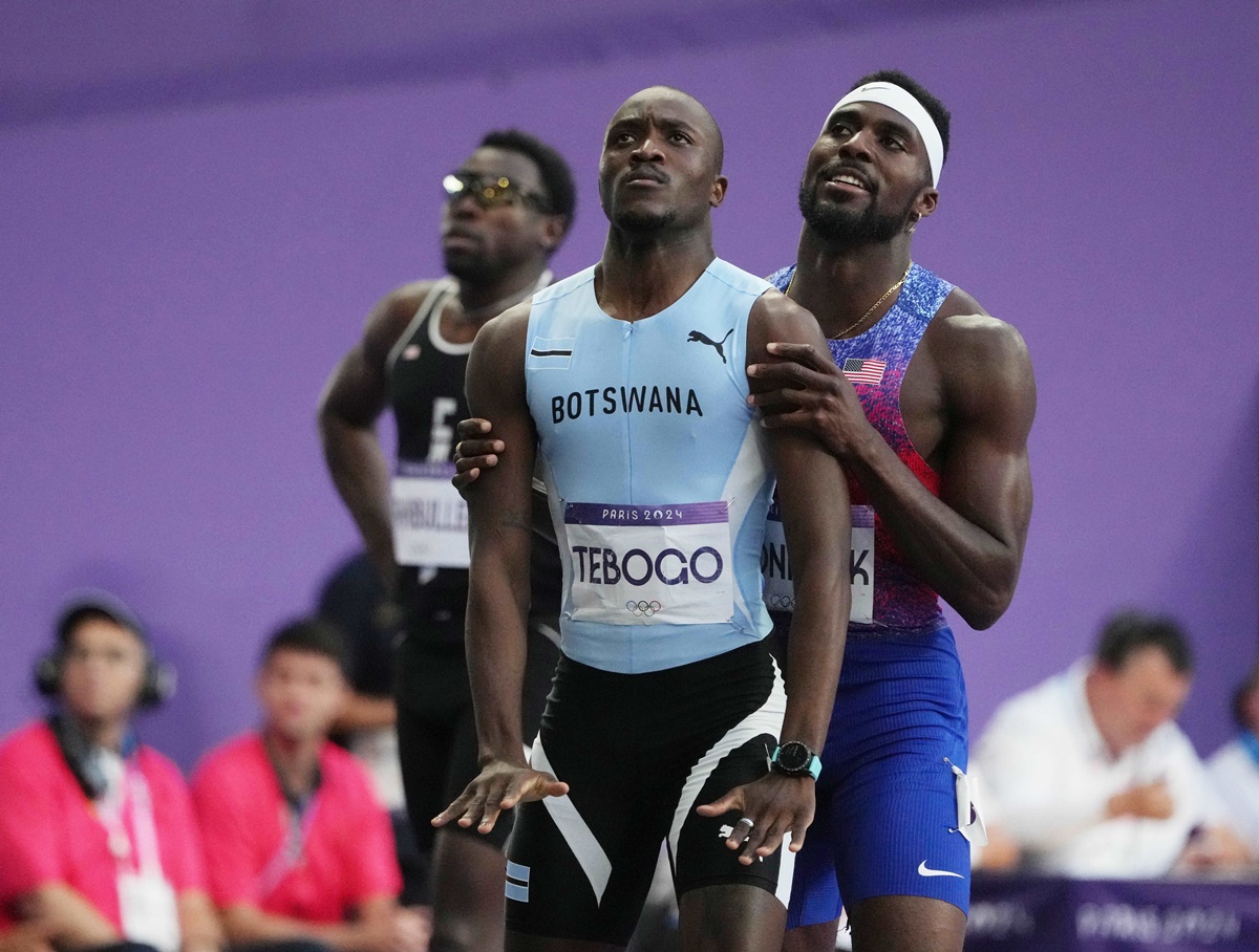 Letsile Tebogo and Kenneth Bednarek have their eyes fixed on the big screen for the men's 200m final results.