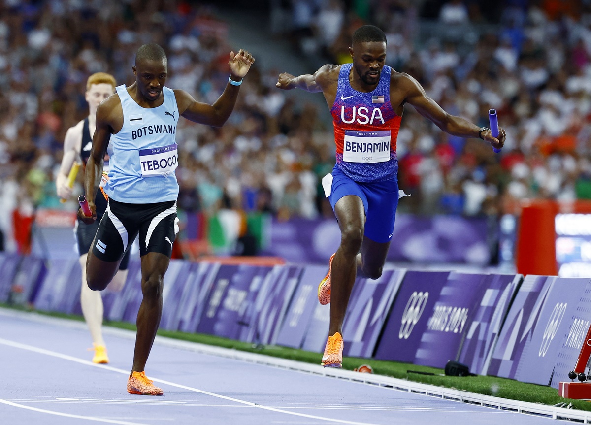 Rai Benjamin holds off Botswana's Letsile Tebogo to win the race in an Olympic record of 2:54:43 seconds.