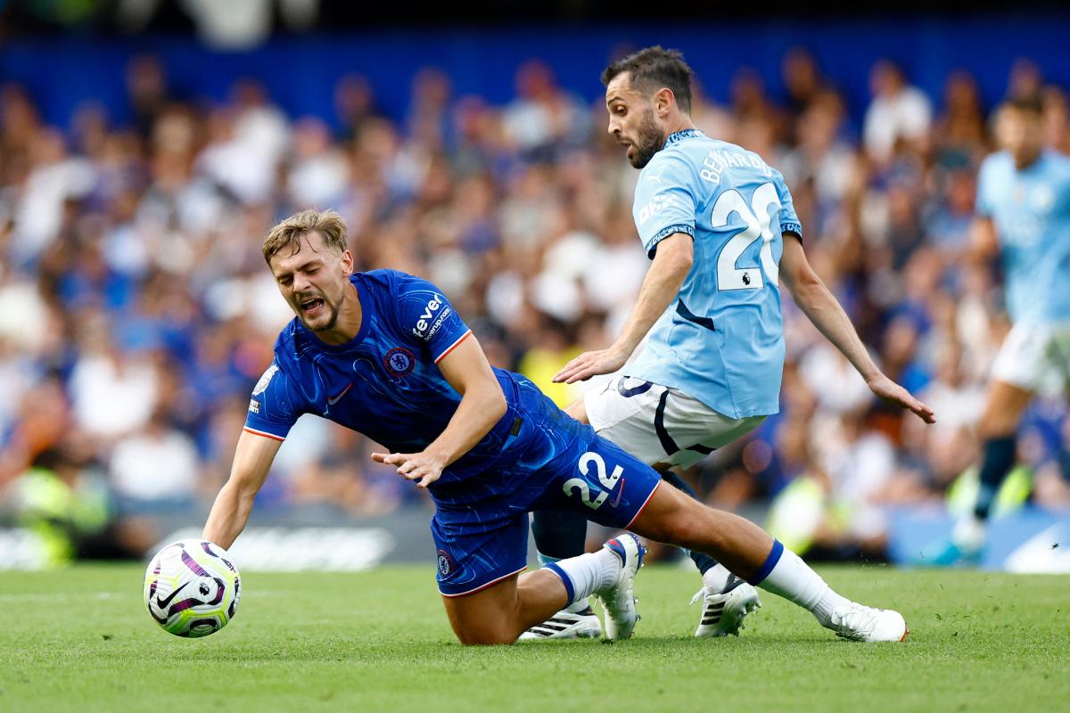 Chelsea's Kiernan Dewsbury-Hall and Manchester City's Bernardo Silva in action