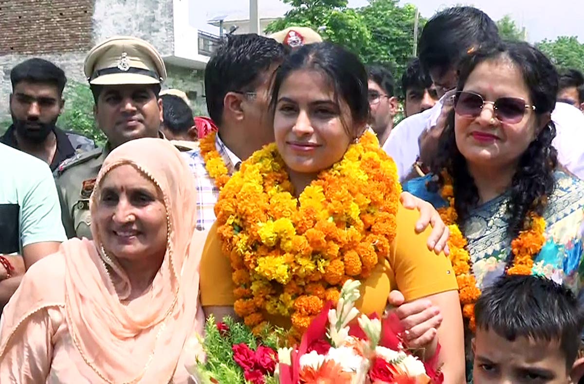 SEE: Manu Bhaker Meets Her Nani At Last