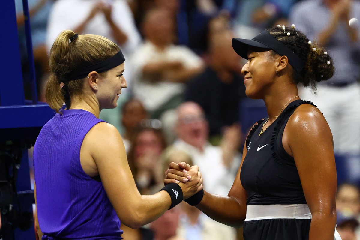 Karolina Muchova is congratulated by Naomi Osaka after her second round match win. 