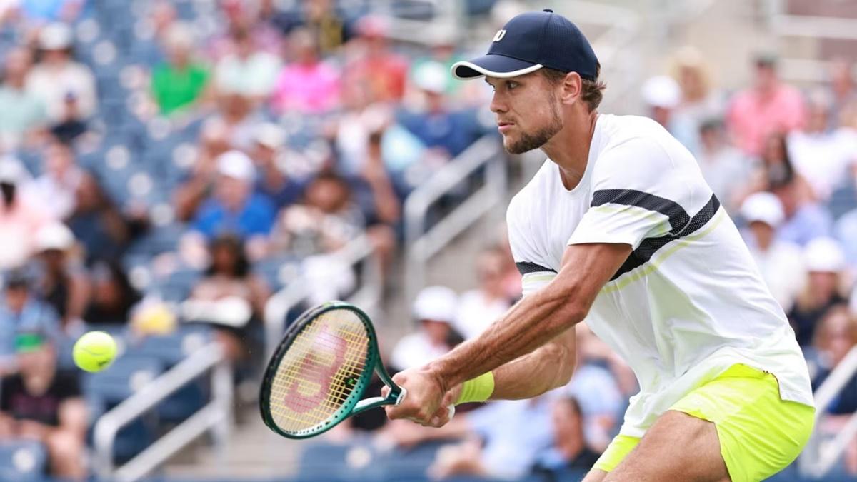 Otto Virtanen looked formidable on serve while also confidently approaching the net.