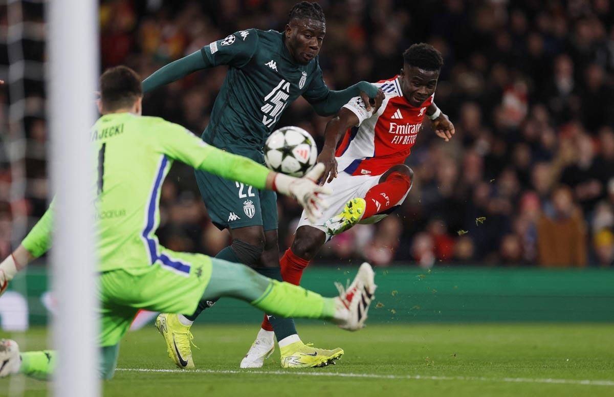 Bukayo Saka scores Arsenal's second goal