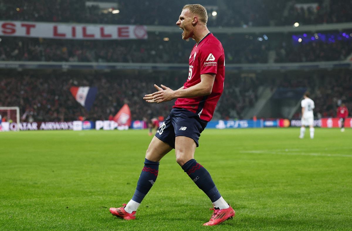 Lille's Mitchel Bakker celebrates scoring their second goal