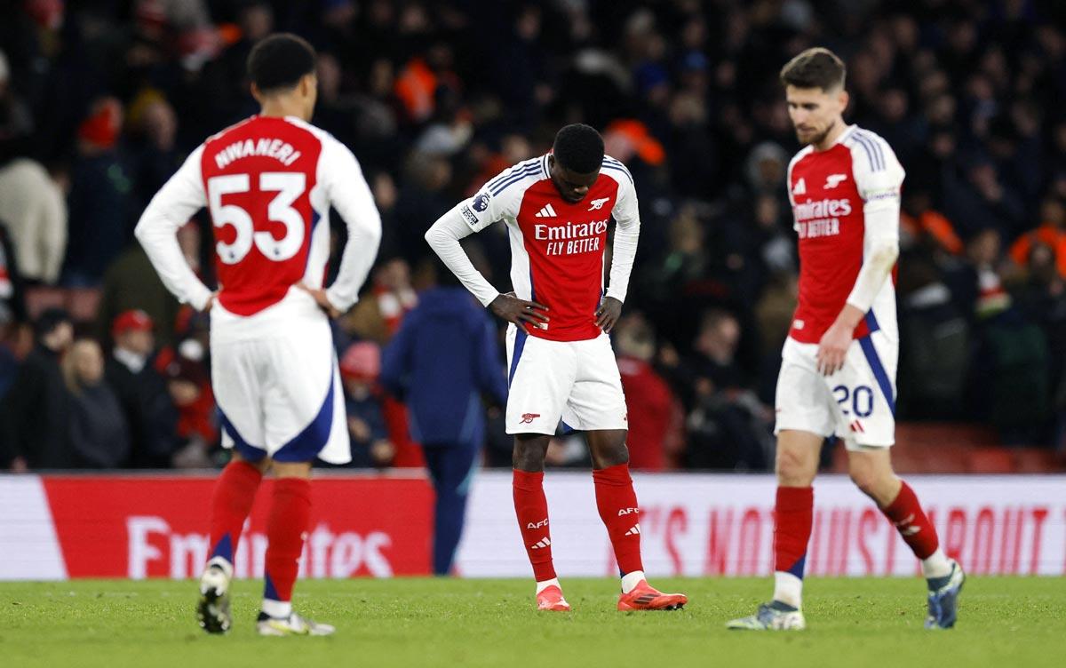 Arsenal's players look dejected