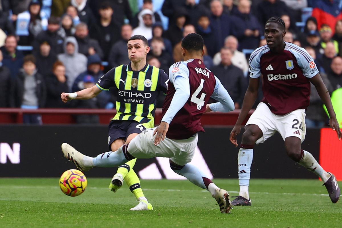 Manchester City's Phil Foden scores