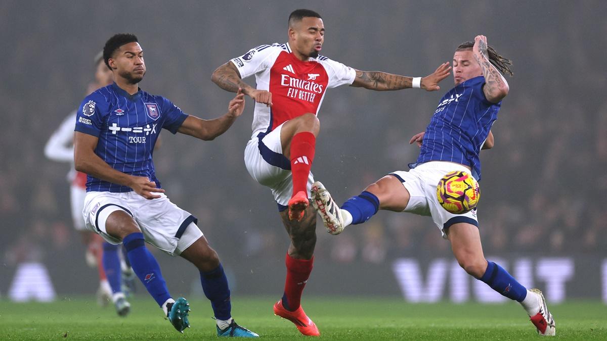 Arsenal's Gabriel Jesus is checked in his stride by Ipswich Town's Kalvin Phillips.