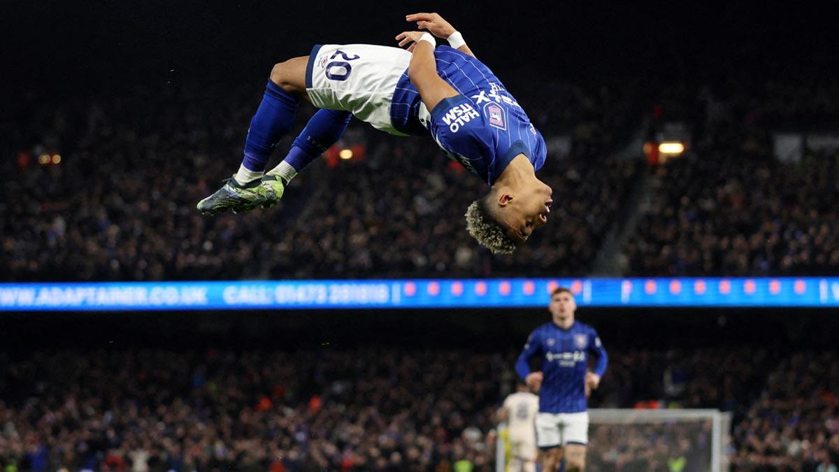 Ipswich Town's Omari Hutchinson celebrates 